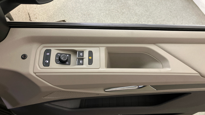 Volkswagen Multivan 2.0 TDI Life 5dr DSG Diesel Estate - Image 19